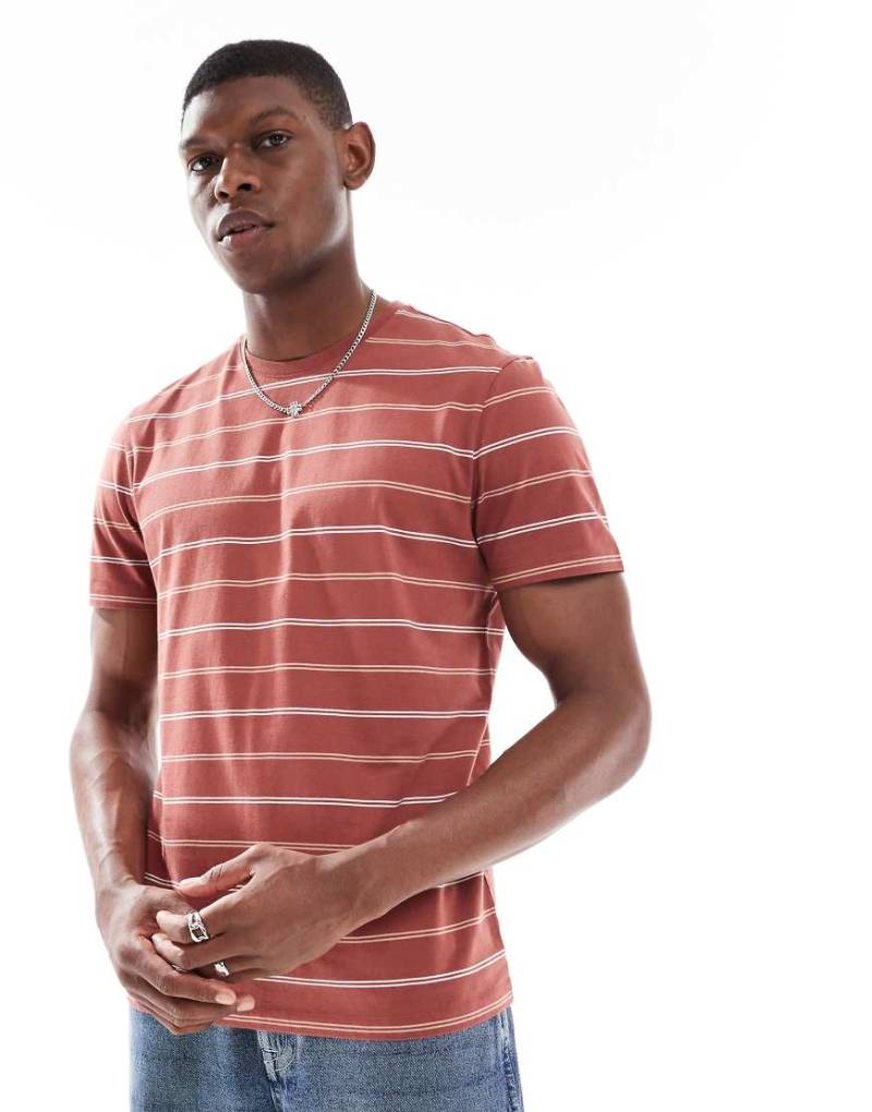 New Look - Gestreiftes T-Shirt in Rostbraun von New Look