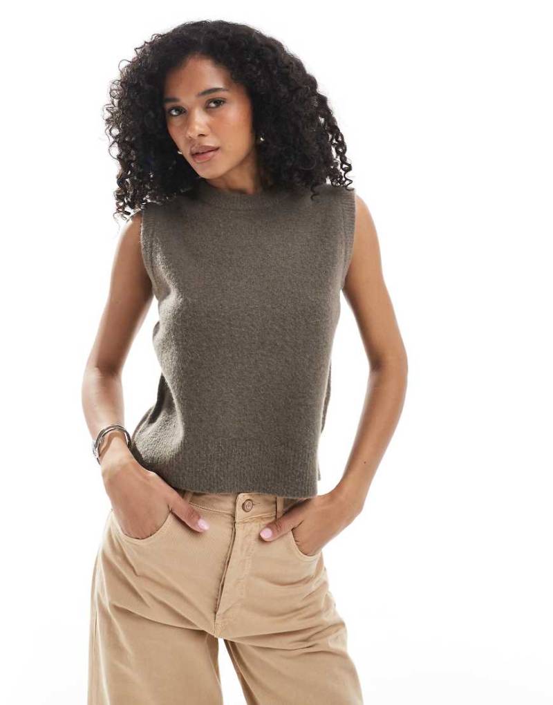 New Look - Gestrickter Pullunder im Tabard-Stil in Nerzbraun-Neutral von New Look