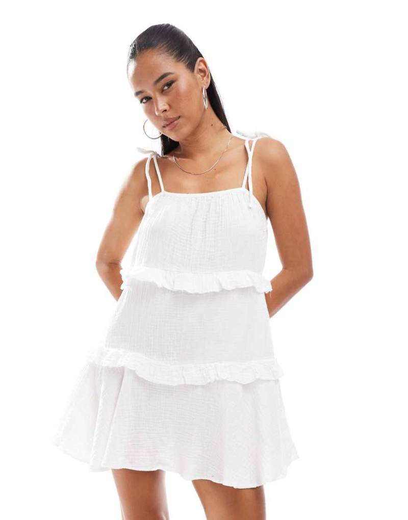New Look - Gestuftes Mini-Sommerkleid in Weiß von New Look
