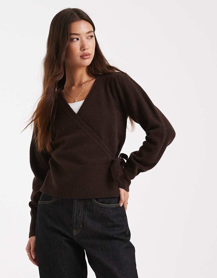 New Look - Gewickelter Pullover in Braun-Brown von New Look