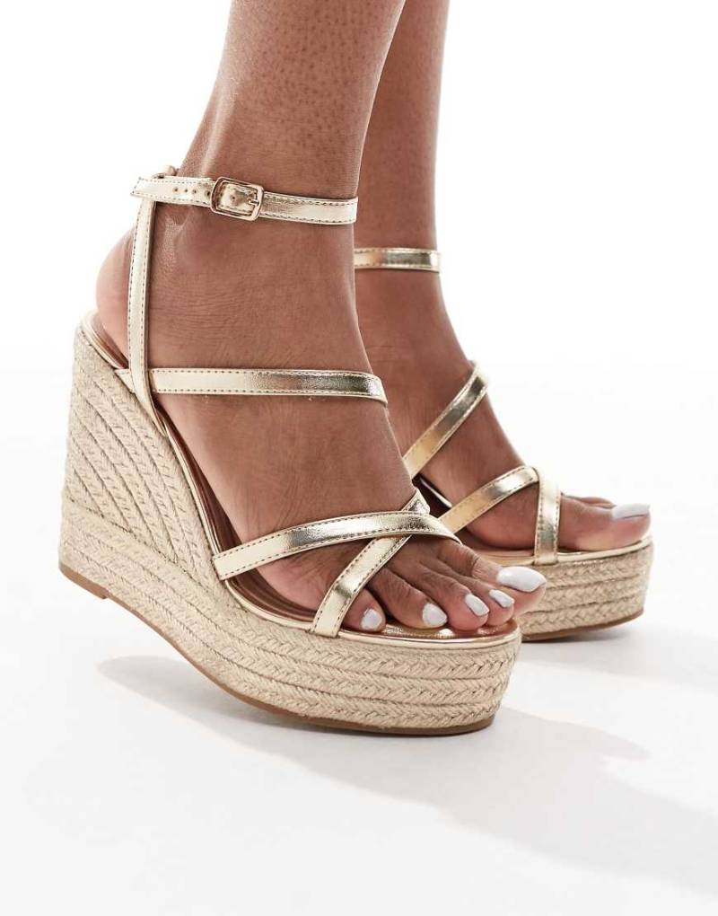New Look - Goldfarbene Riemchen-Espadrilles mit Keilabsatz von New Look