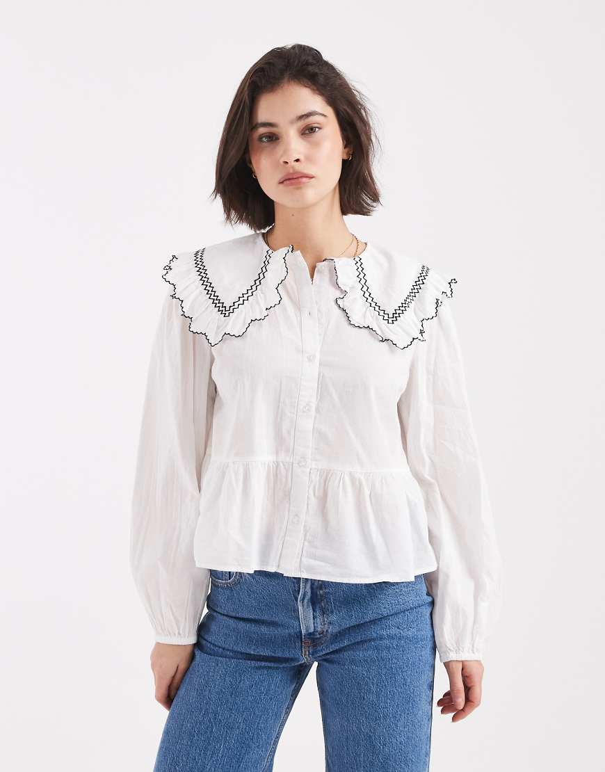 New Look - Hemd in Weiß mit Kontrastnähten am Kragen von New Look