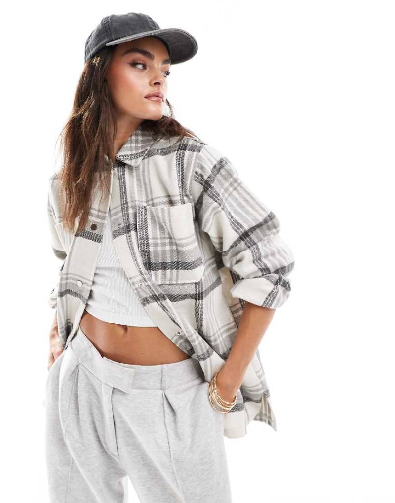 New Look - Hemdjacke in Grau kariert von New Look
