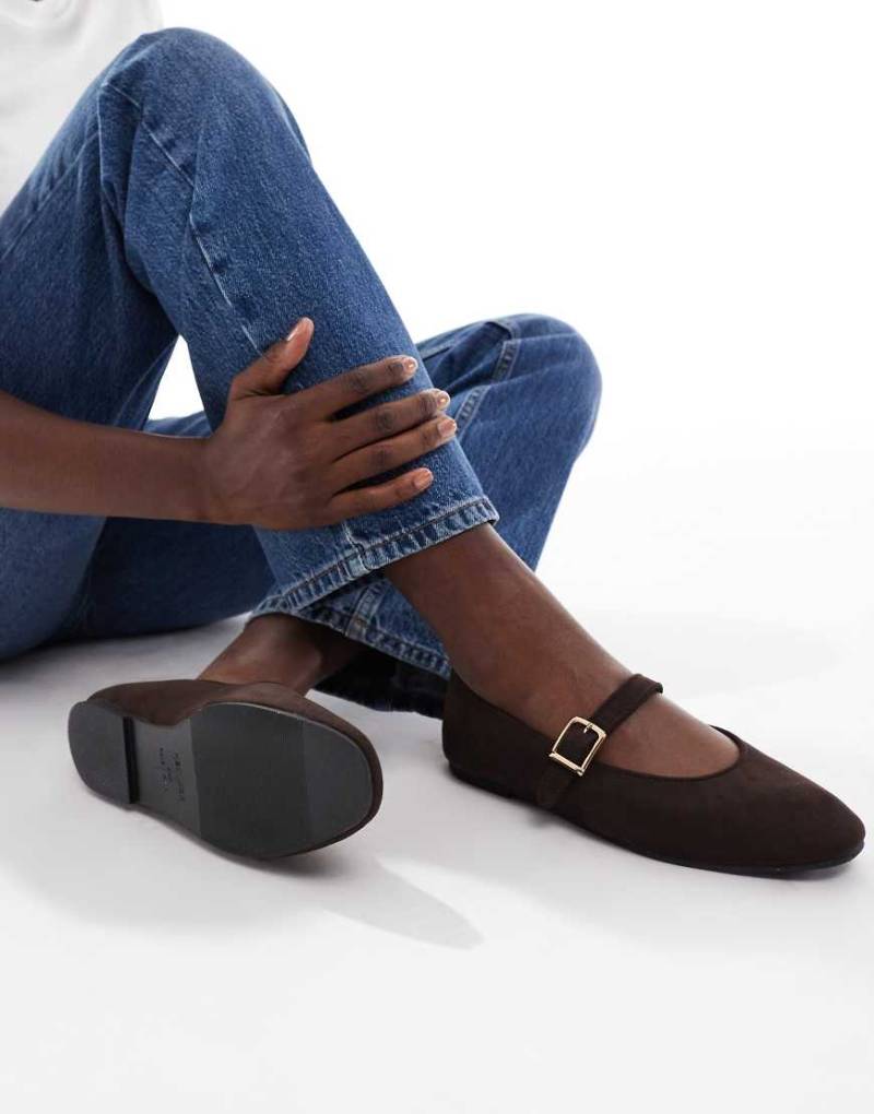 New Look - Mary-Jane-Schuhe aus Wildlederimitat in Braun mit hoch geschnittenem Schuhblatt-Brown von New Look