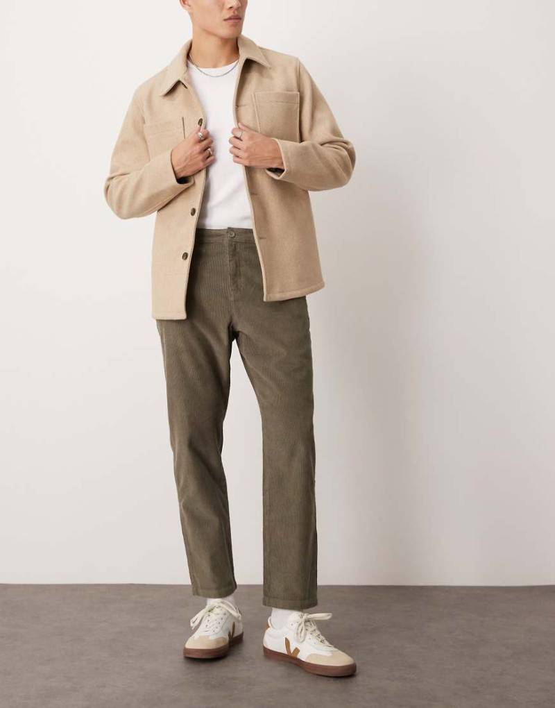 New Look - Cordhose in Khaki mit geradem Schnitt-Grün von New Look