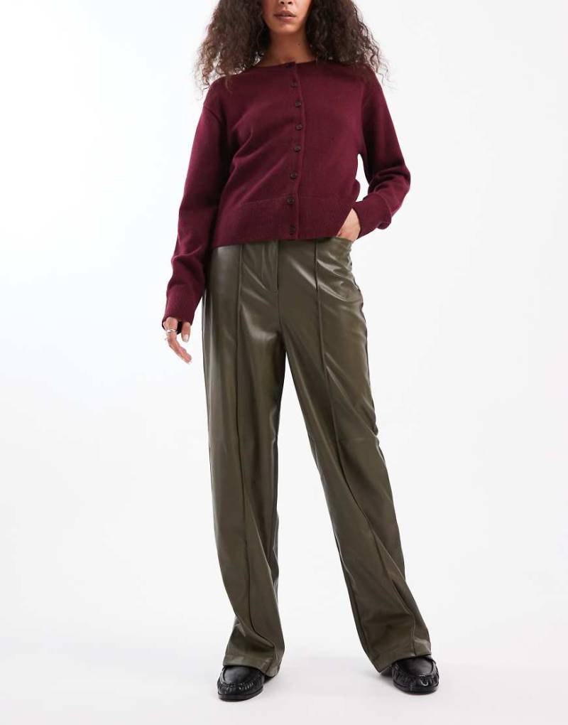 New Look - Hose aus khaki Kunstleder mit weitem Bein-Grün von New Look