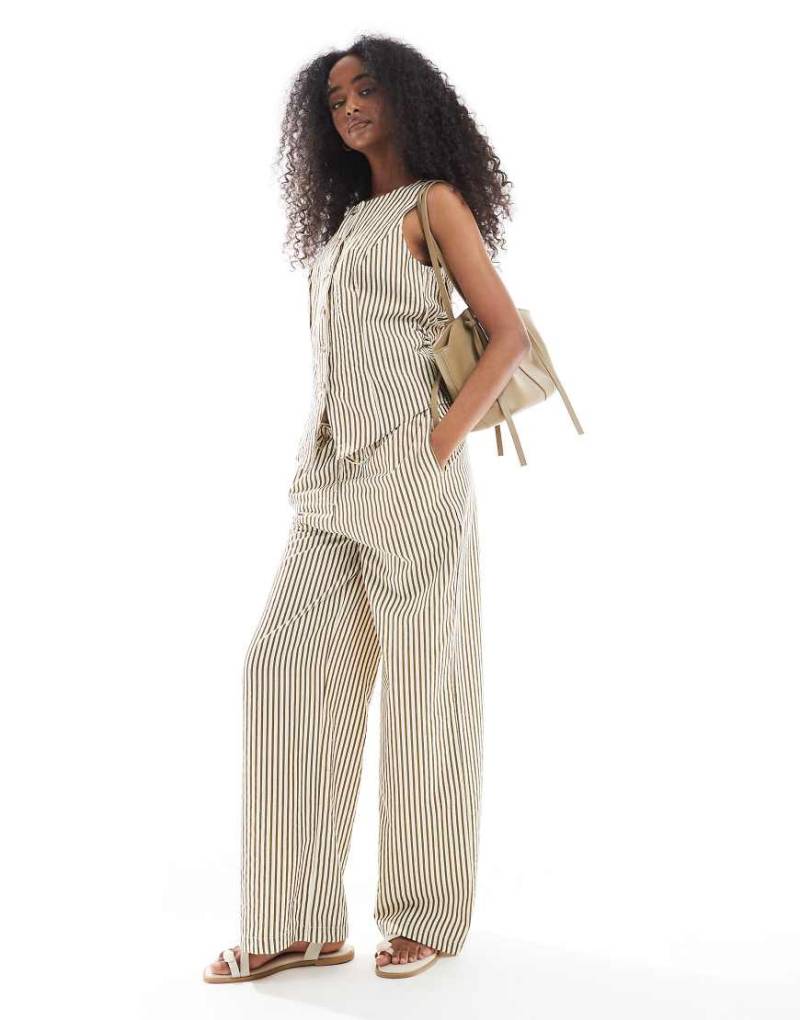 New Look - Hose in Grün gestreift mit weitem Bein, Kombiteil von New Look