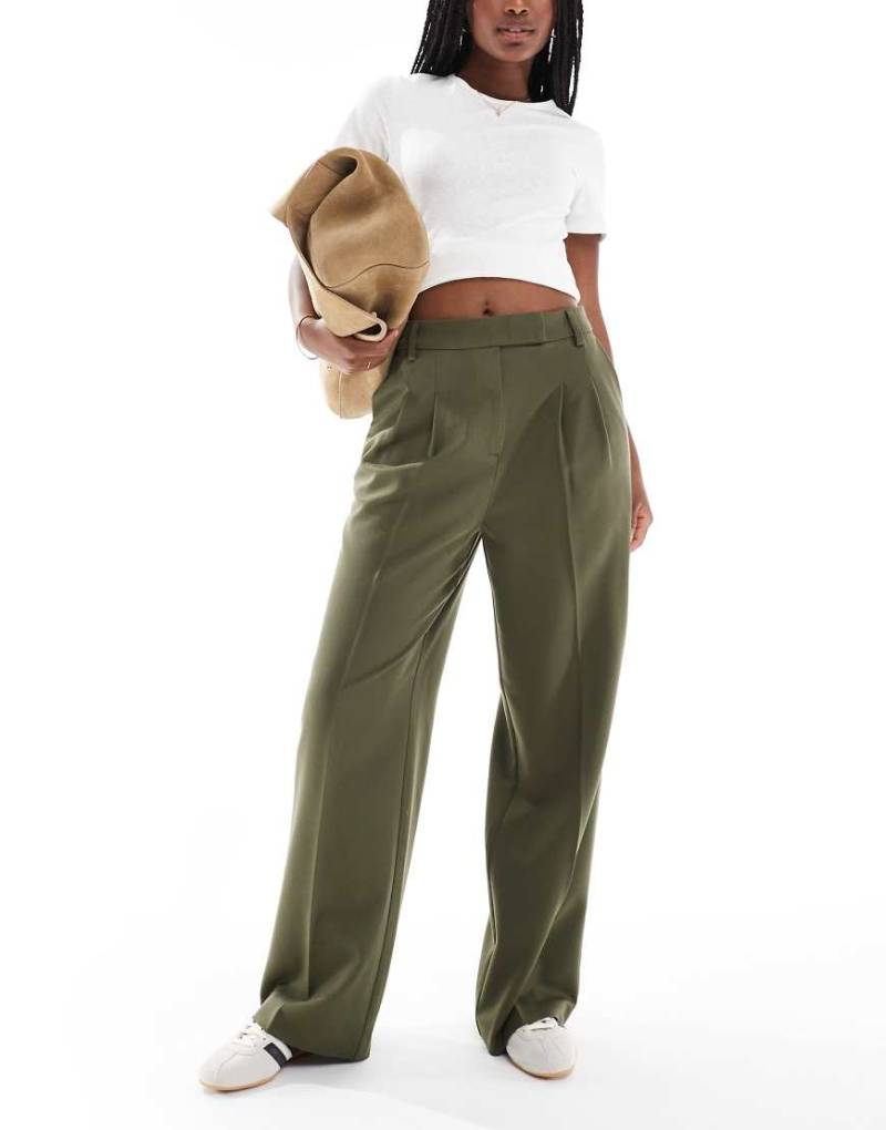 New Look - Hose in dunklem Khaki mit weitem Schnitt-Grün von New Look