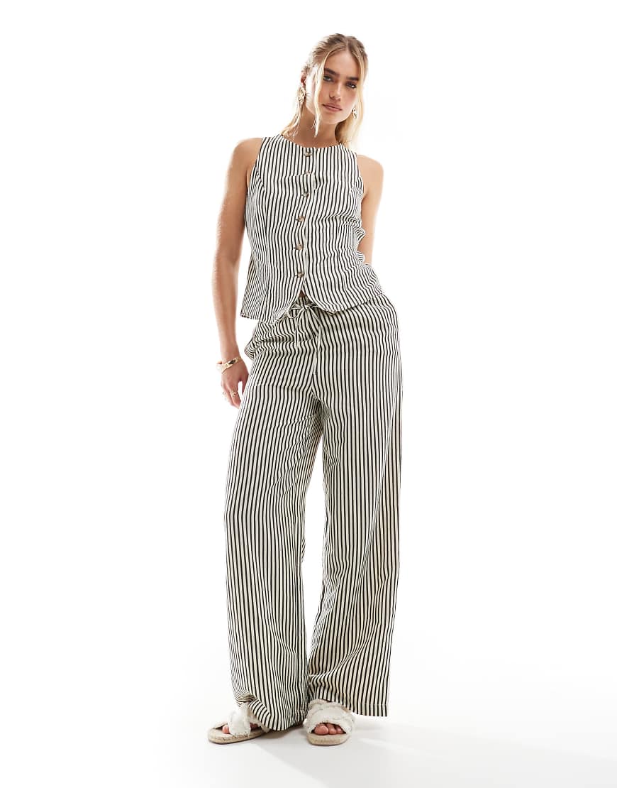 New Look - Hose in gestreiftem Schwarz mit weitem Bein, Kombiteil von New Look