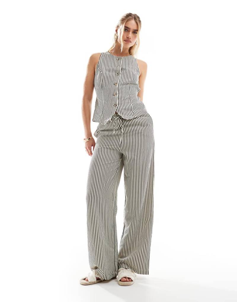 New Look - Hose in gestreiftem Schwarz mit weitem Bein, Kombiteil von New Look