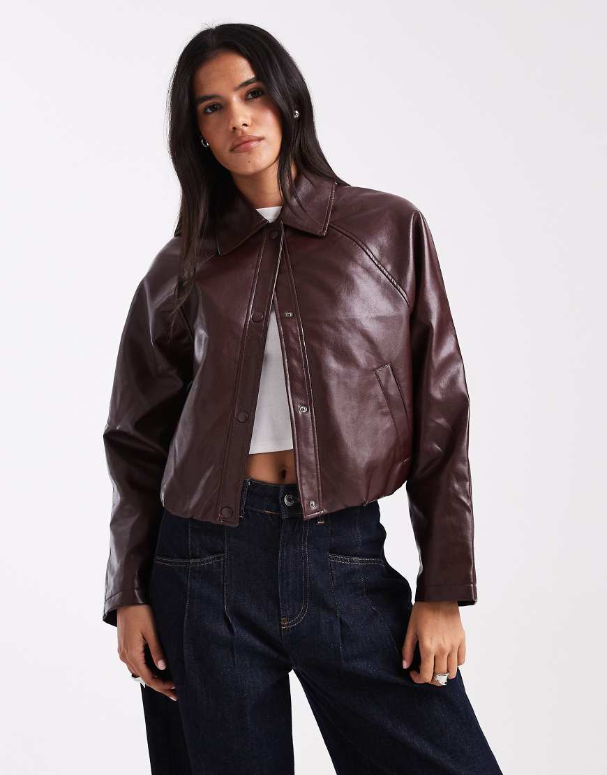 New Look - Jacke aus Kunstleder in Burgunderrot mit Ballonsaum von New Look