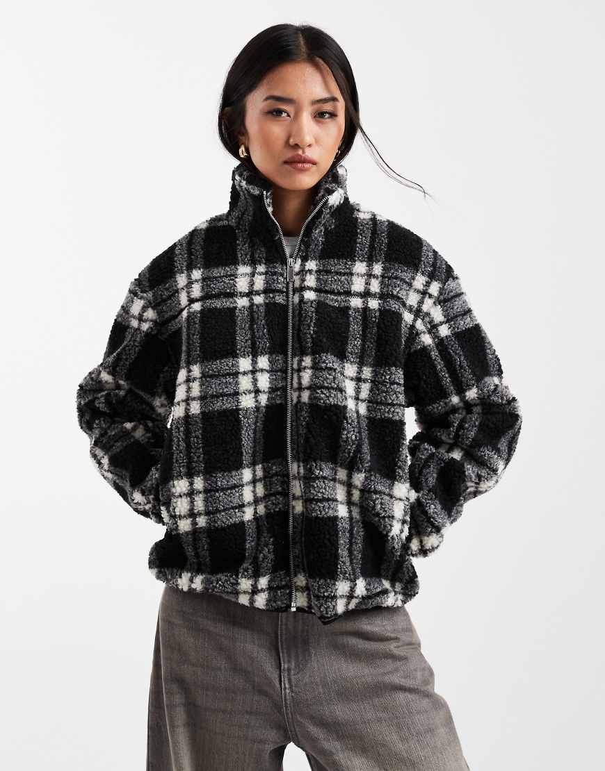 New Look - Jacke aus Teddyfell in Creme mit Karomuster-Brown von New Look