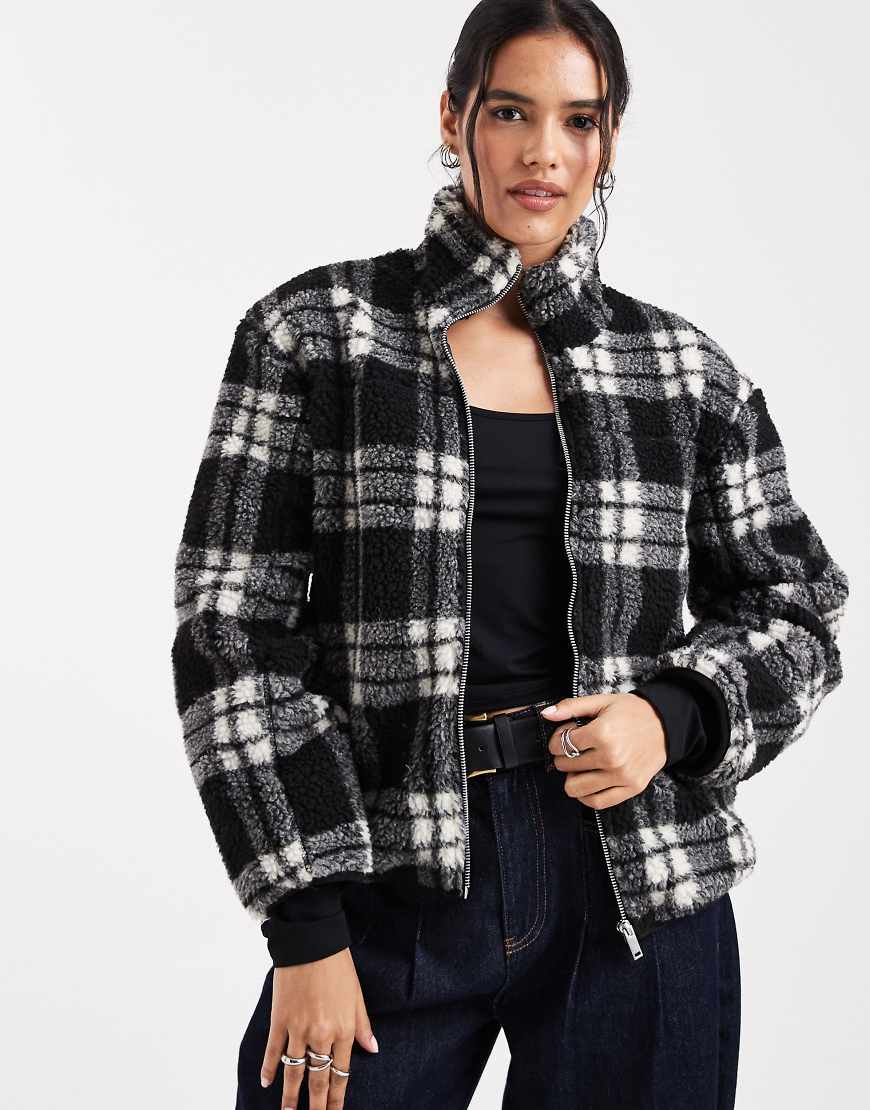 New Look - Jacke aus Teddyfell in Creme mit Karomuster-Brown von New Look