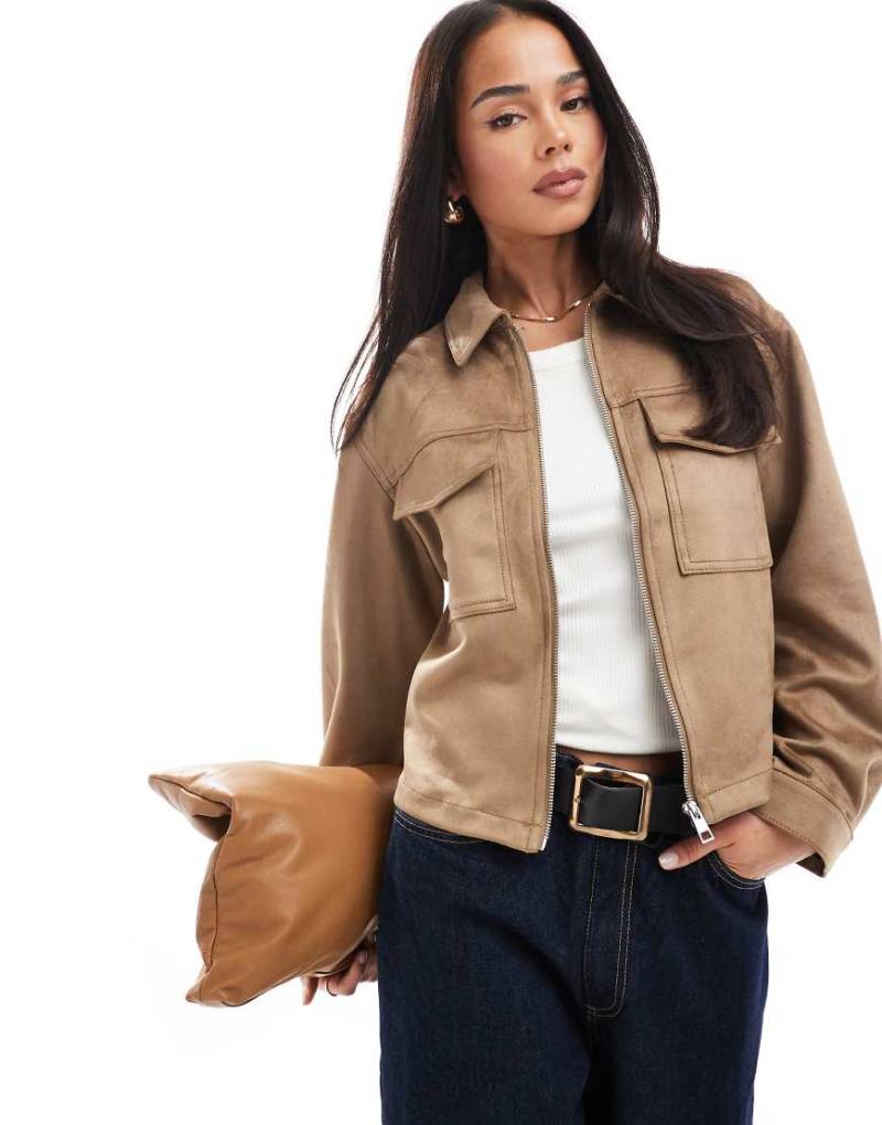New Look - Jacke aus Wildlederimitat in Hellbraun mit Reißverschluss von New Look