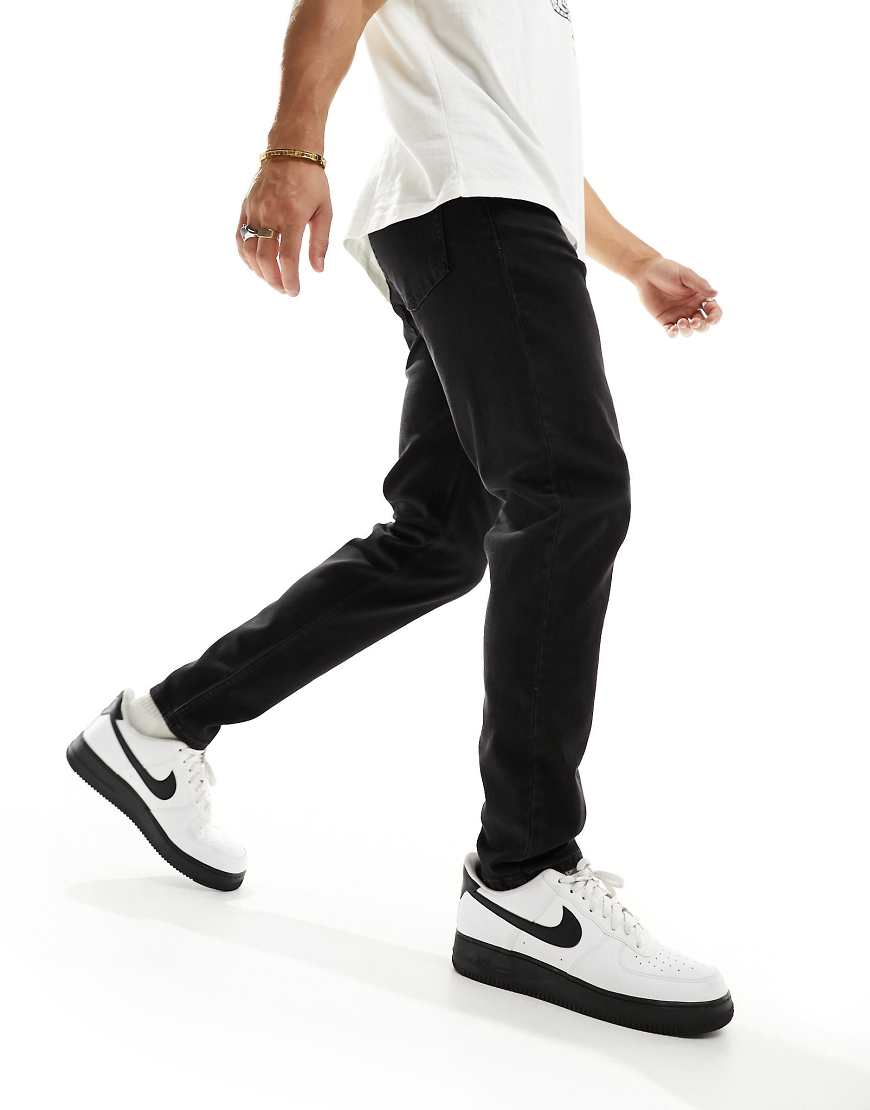New Look - Jeans mit Karottenschnitt in schwarzer Waschung New Look - Jeans mit Karottenschnitt in schwarzer Waschung von New Look