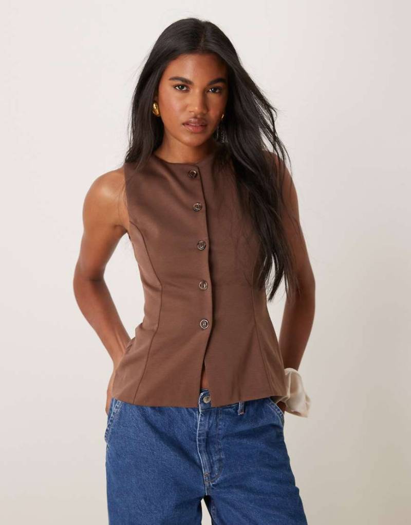 New Look - Jersey-Weste in Braun mit Rundhalsausschnitt und Knopfleiste von New Look