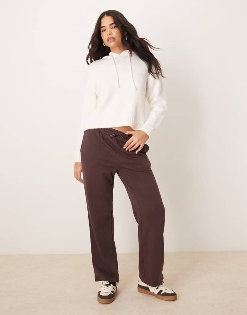 New Look - Jogginghose in Dunkelbraun mit weitem Schnitt von New Look