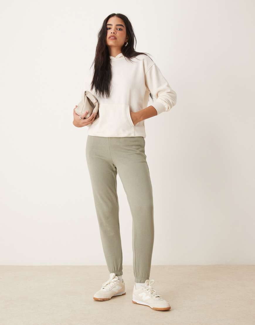 New Look - Jogginghose in Khaki mit Bündchen-Grün von New Look