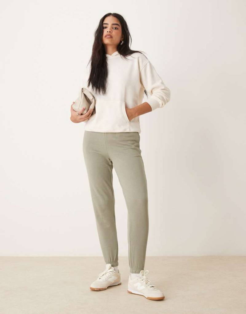 New Look - Jogginghose in Khaki mit Bündchen-Grün von New Look