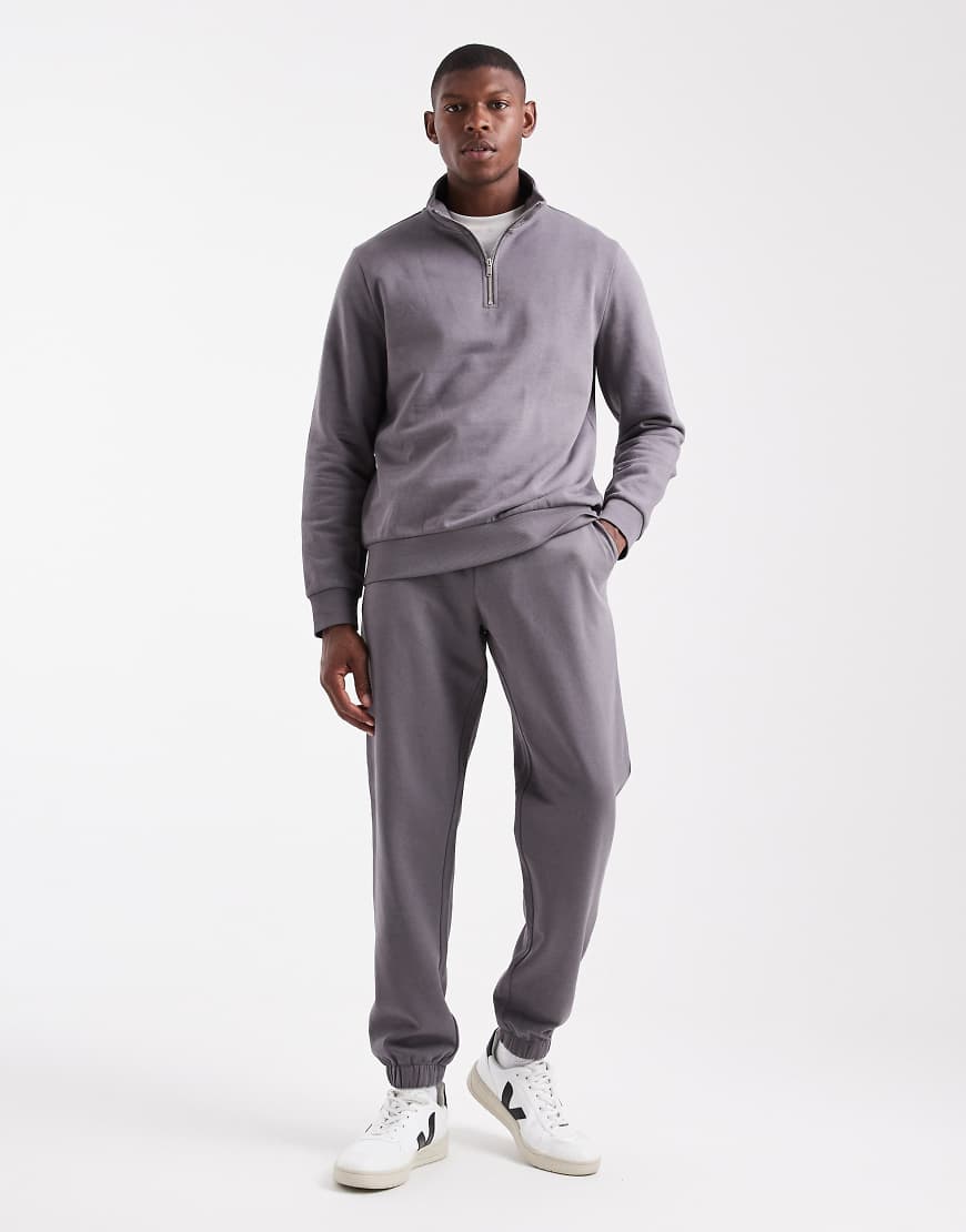 New Look - Jogginghose in Mittelgrau, 300 g/m² New Look - Jogginghose in Mittelgrau, 300 g/m² von New Look