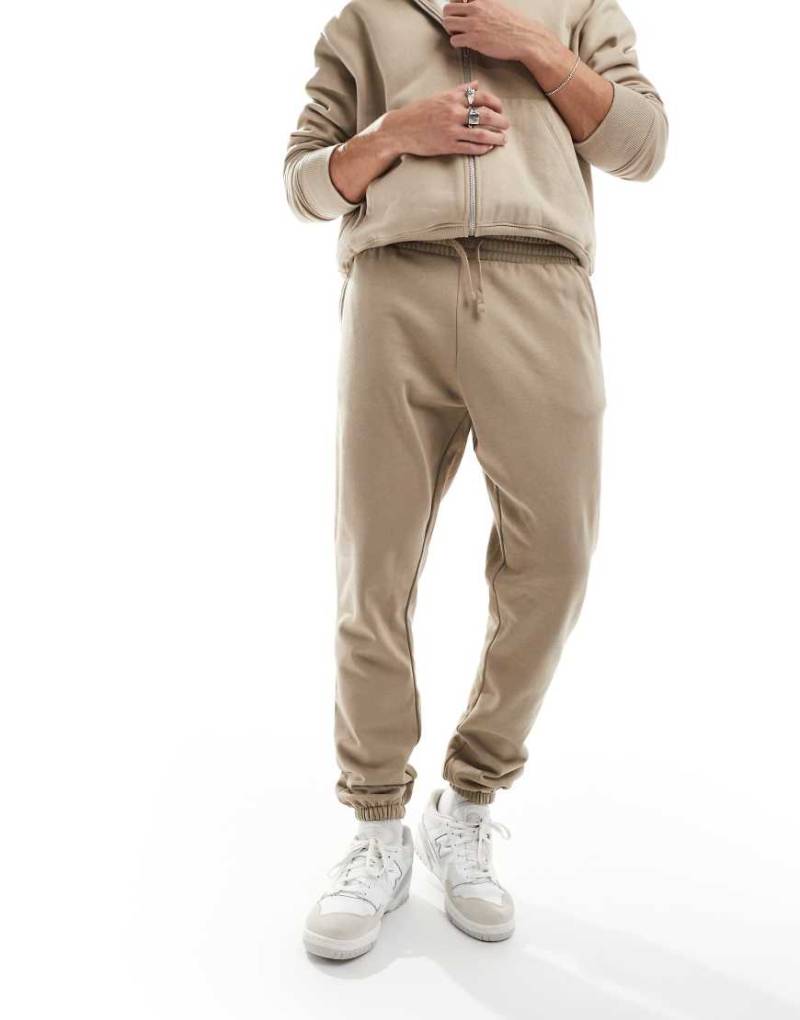 New Look - Jogginghose mit normaler Passform in Stone-Neutral von New Look