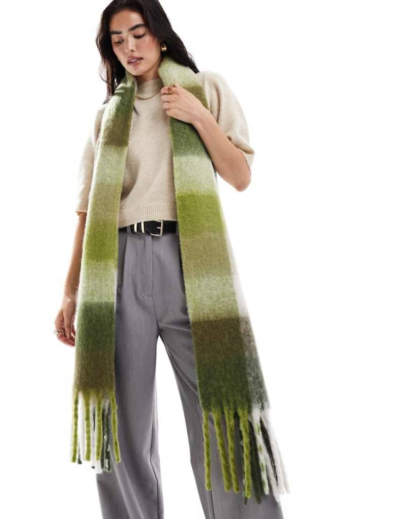 New Look - Karierter Schal in Khaki-Grün von New Look
