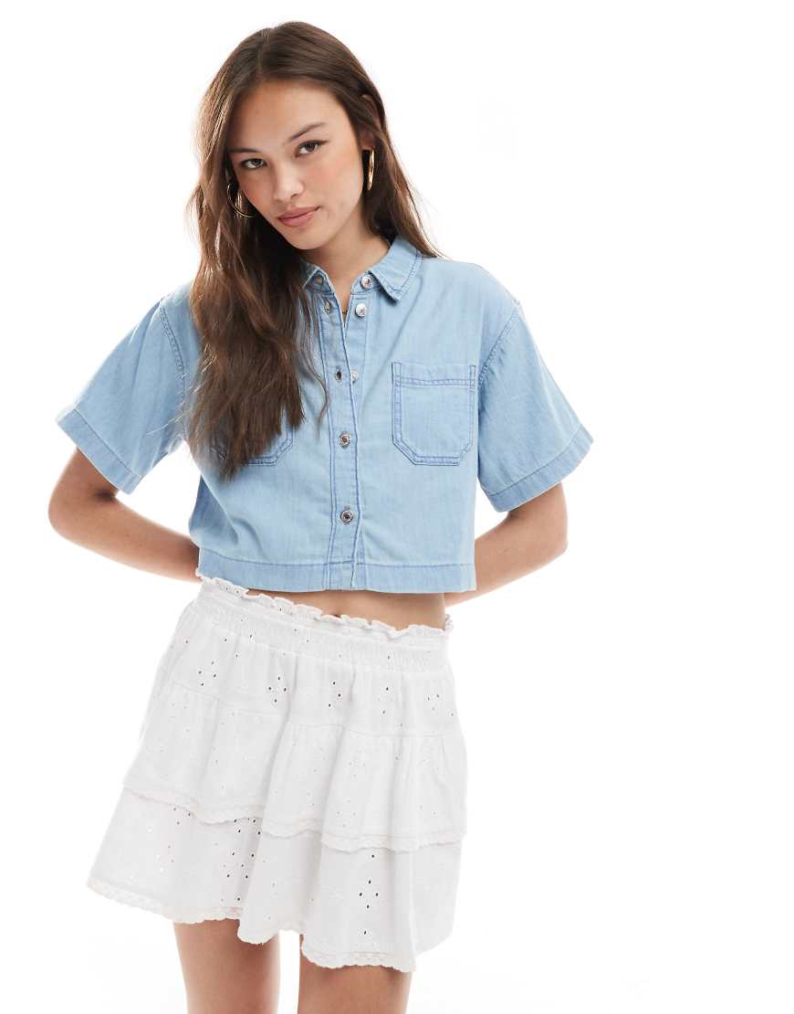 New Look - Kastiges Jeanshemd in Hellblau New Look - Kastiges Jeanshemd in Hellblau von New Look