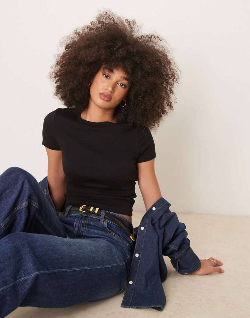 New Look - Knapp geschnittenes T-Shirt in Schwarz von New Look