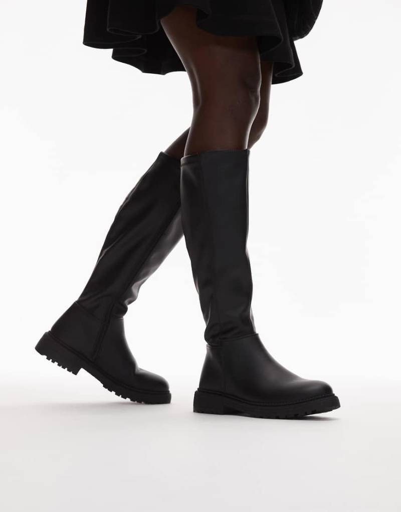 New Look - Kniehohe Stiefel aus Kunstleder in Schwarz mit dicker Sohle von New Look