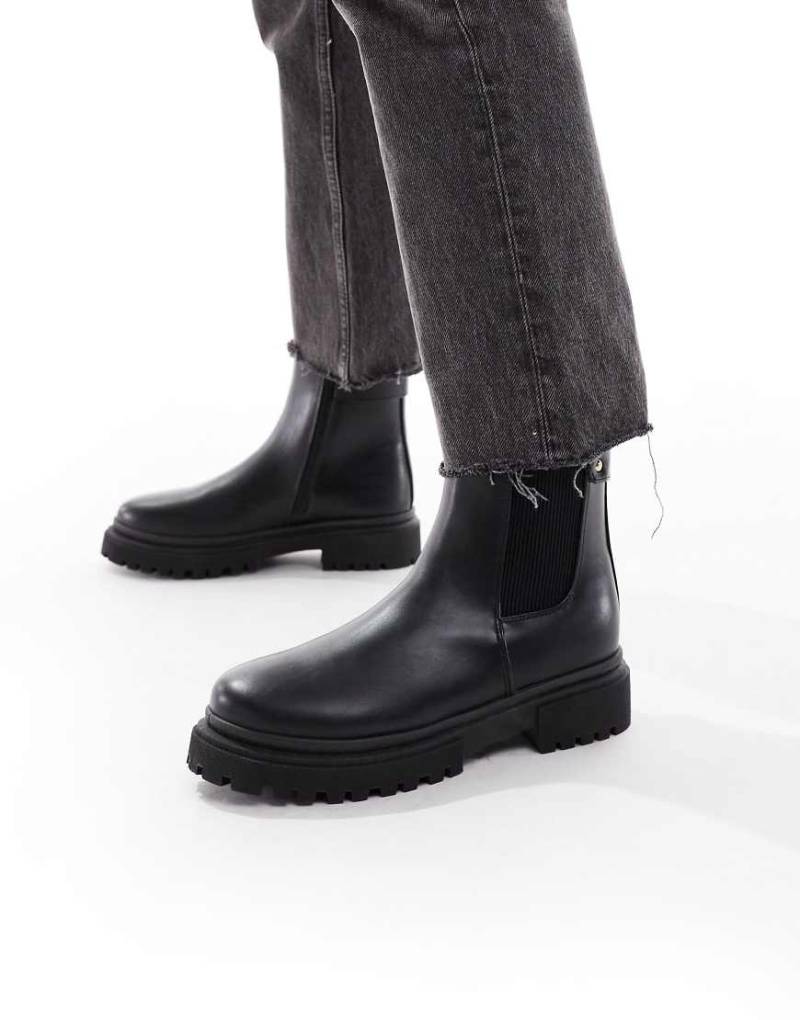 New Look - Knöchelhohe Chelsea-Stiefel in Schwarz mit dicker Sohle von New Look