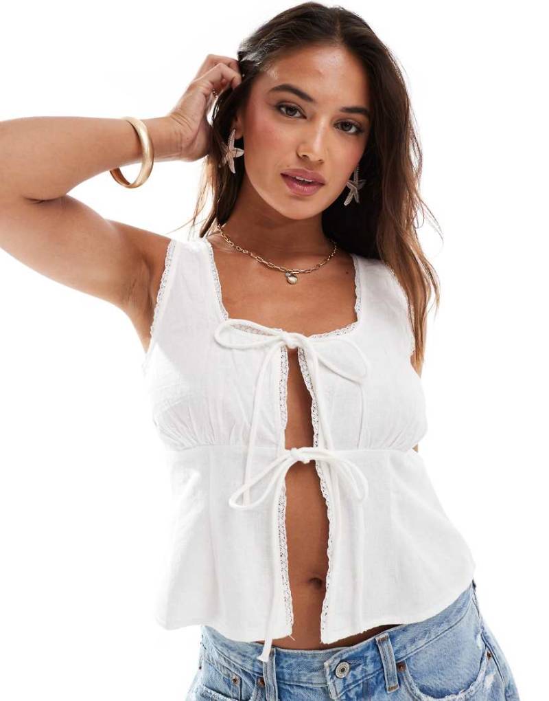 New Look - Korsett-Oberteil in Weiß mit geschnürter Vorderseite von New Look