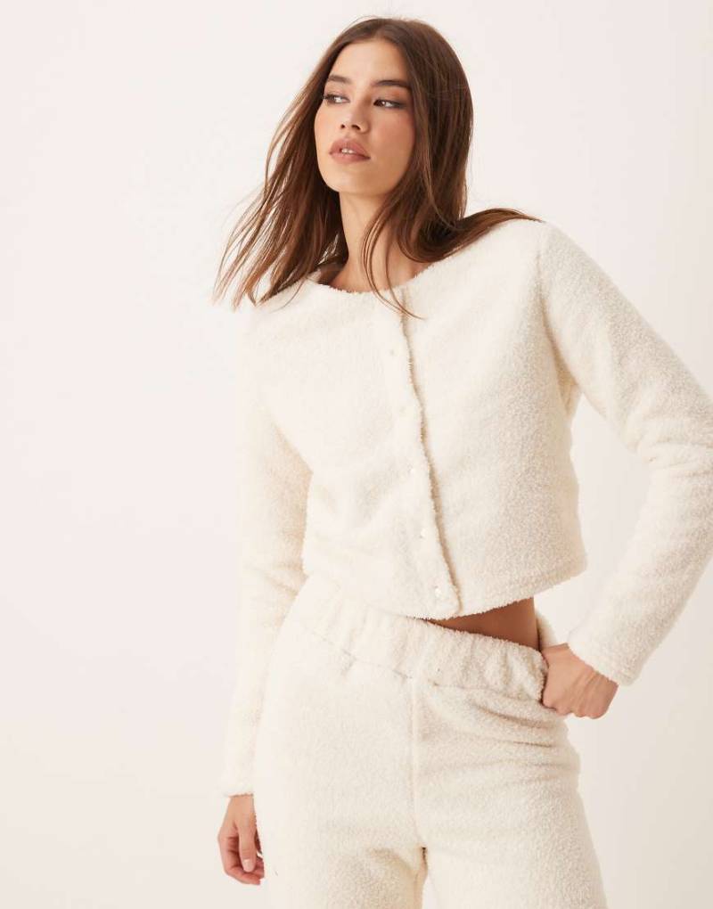 New Look - Kurz geschnittene Teddyfell-Strickjacke in Cremeweiß, Kombiteil von New Look