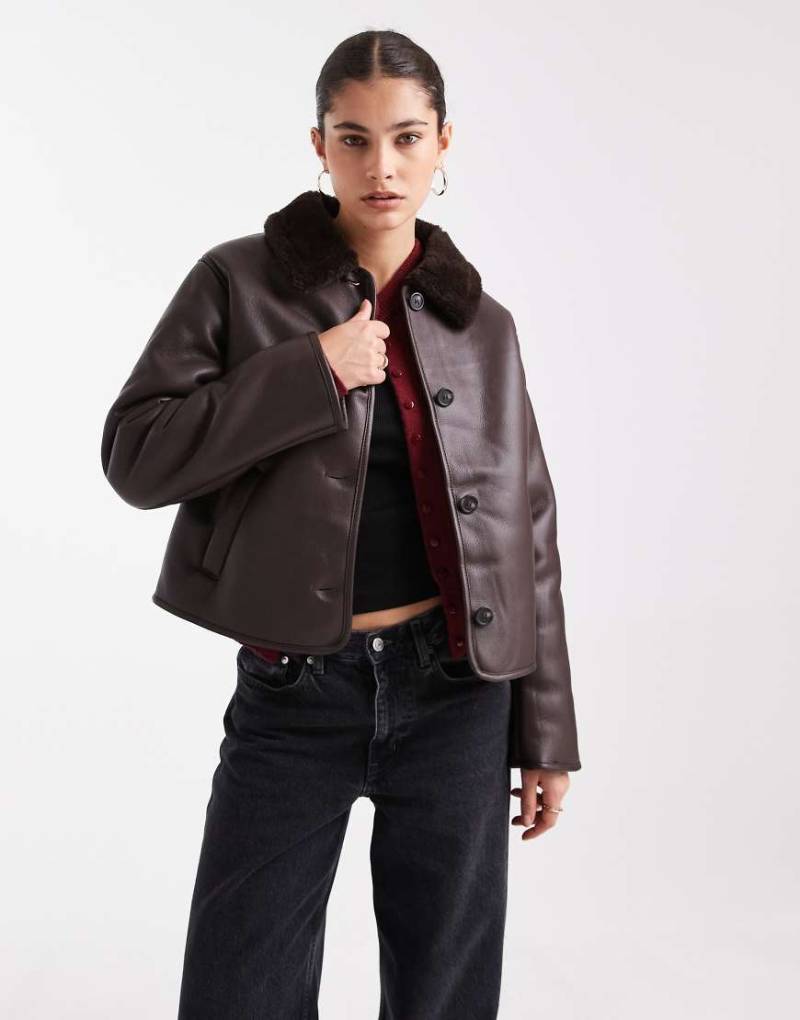New Look - Kurze Jacke in Braun mit verstärktem Kragen-Brown von New Look
