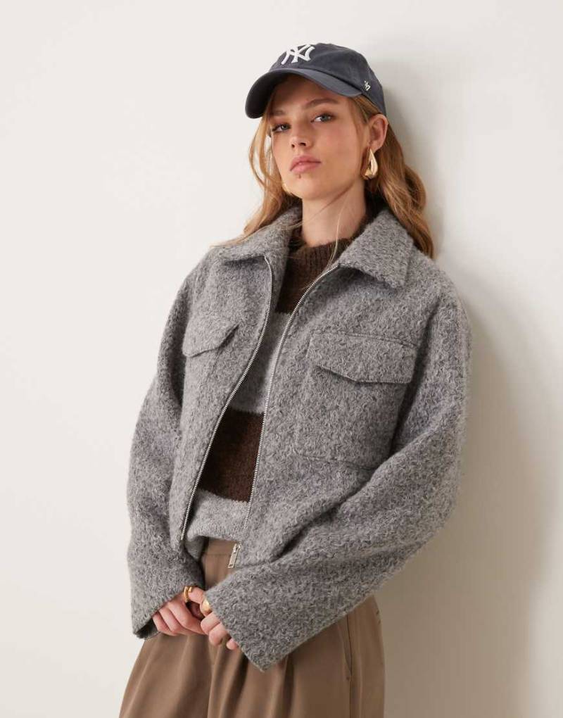 New Look - Kurze Jacke in Grau mit Reißverschluss von New Look
