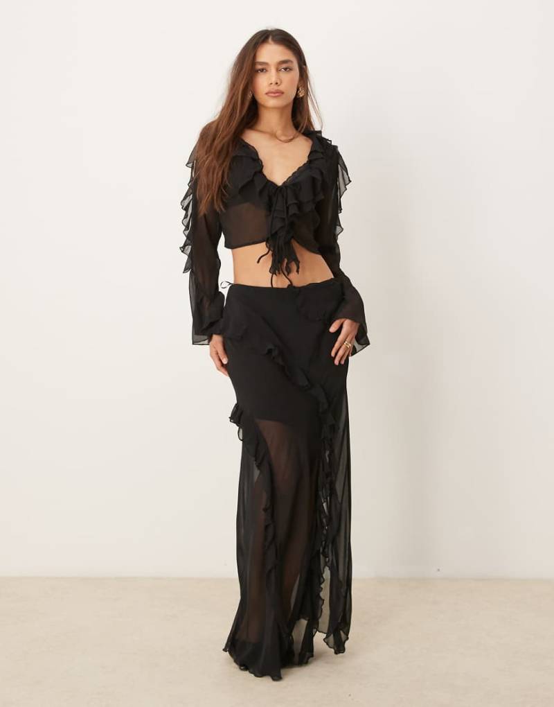 New Look - Kurzes Shell-Oberteil in Schwarz mit Rüschen von New Look