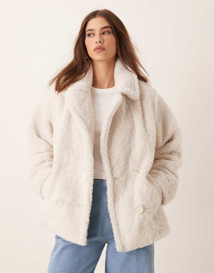 New Look - Kurzmantel aus Teddyfell in gebrochenem Weiß von New Look