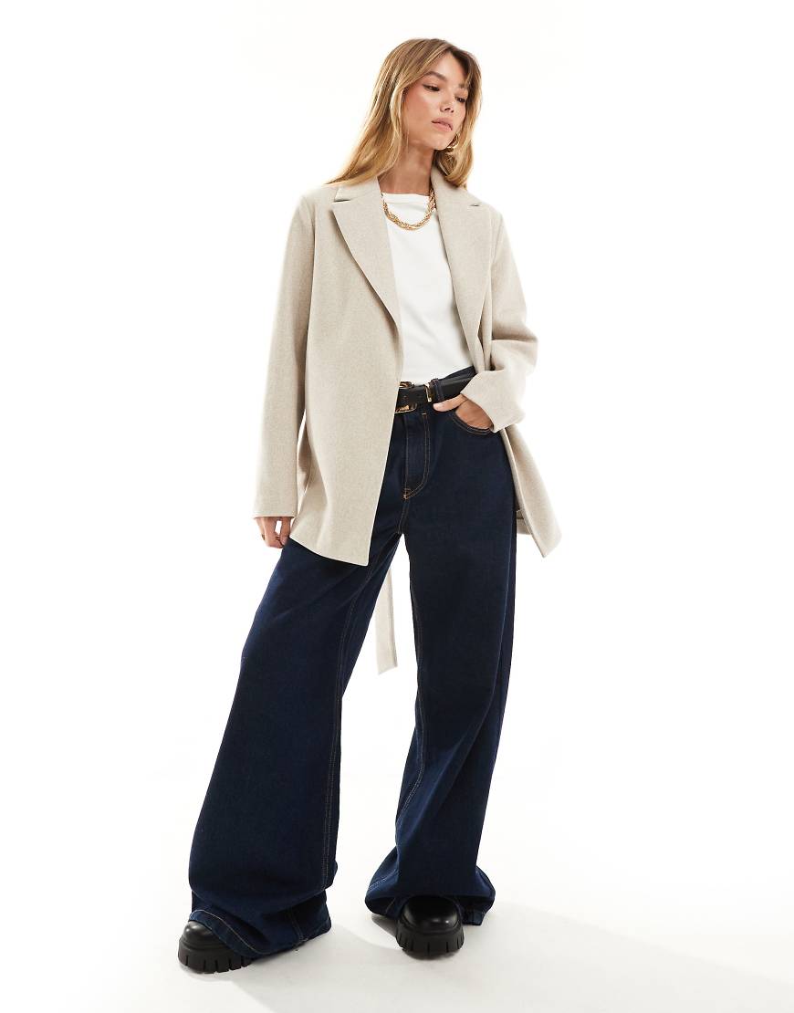 New Look - Kurzmantel in Nerzfarbe mit Bindegürtel-Neutral von New Look