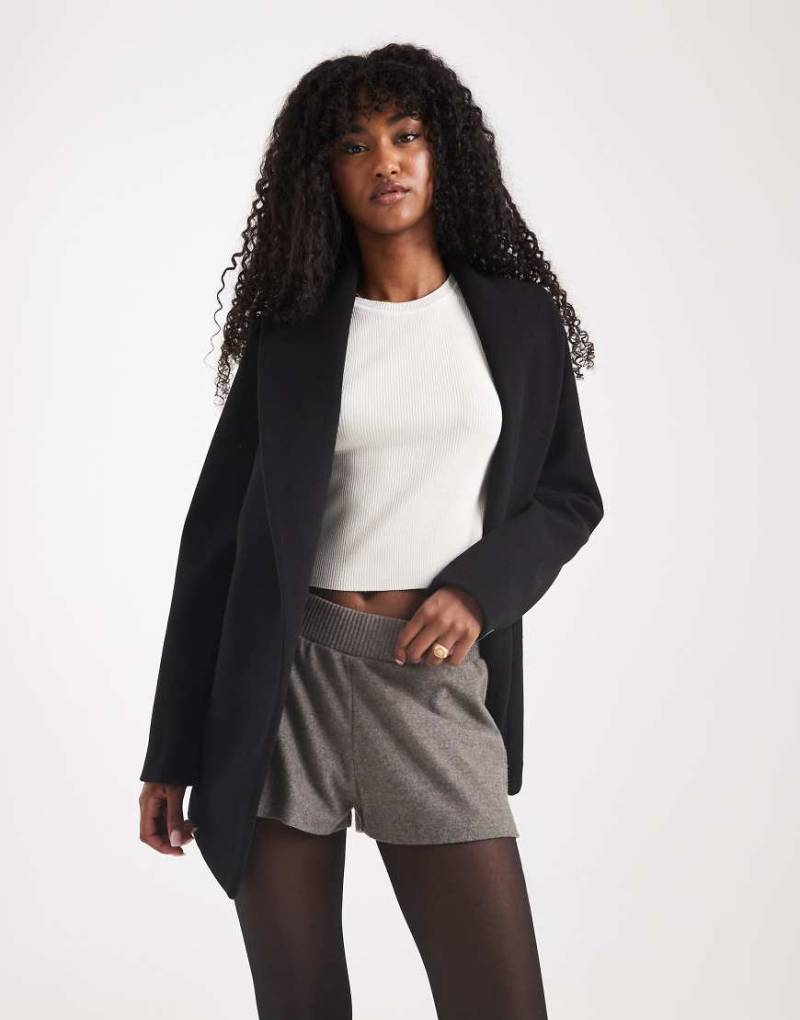 New Look - Kurzmantel in Schwarz mit Bindegürtel von New Look