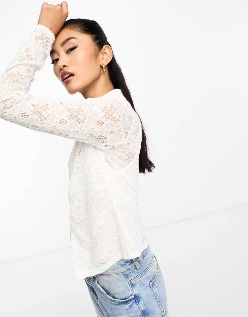 New Look - Langärmlige Hemdbluse aus Spitze in Cremeweiß von New Look