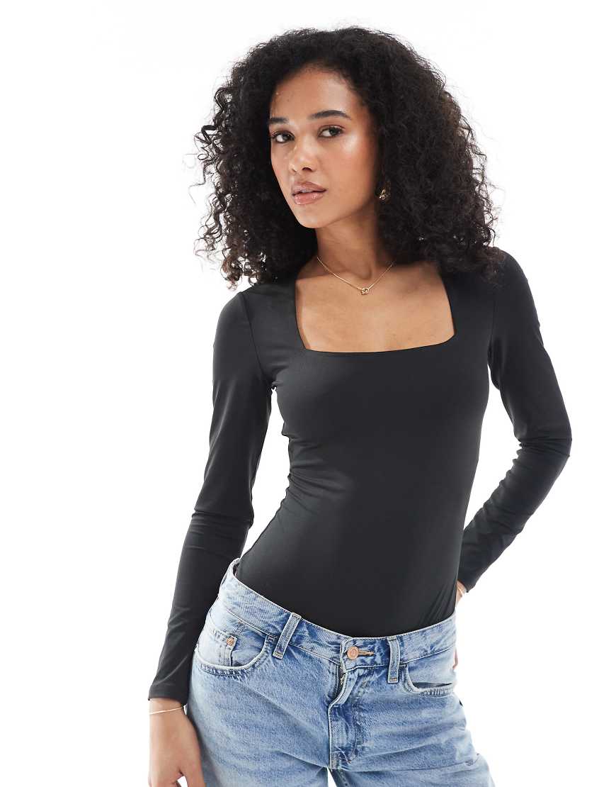 New Look - Langärmliger Body in Schwarz mit eckigem Ausschnitt von New Look