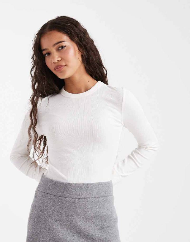 New Look - Langärmliges, geripptes Oberteil in Weiß mit Rundhalsausschnitt von New Look