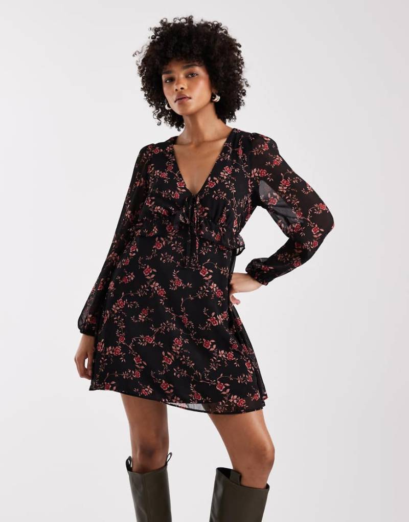 New Look - Langärmliges Chiffon-Minikleid in Schwarz mit Blumenmuster von New Look