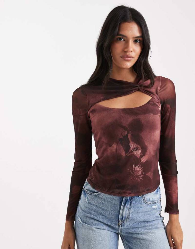 New Look - Langärmliges Oberteil aus geblümtem Netzstoff in Rot mit Cut-Out von New Look