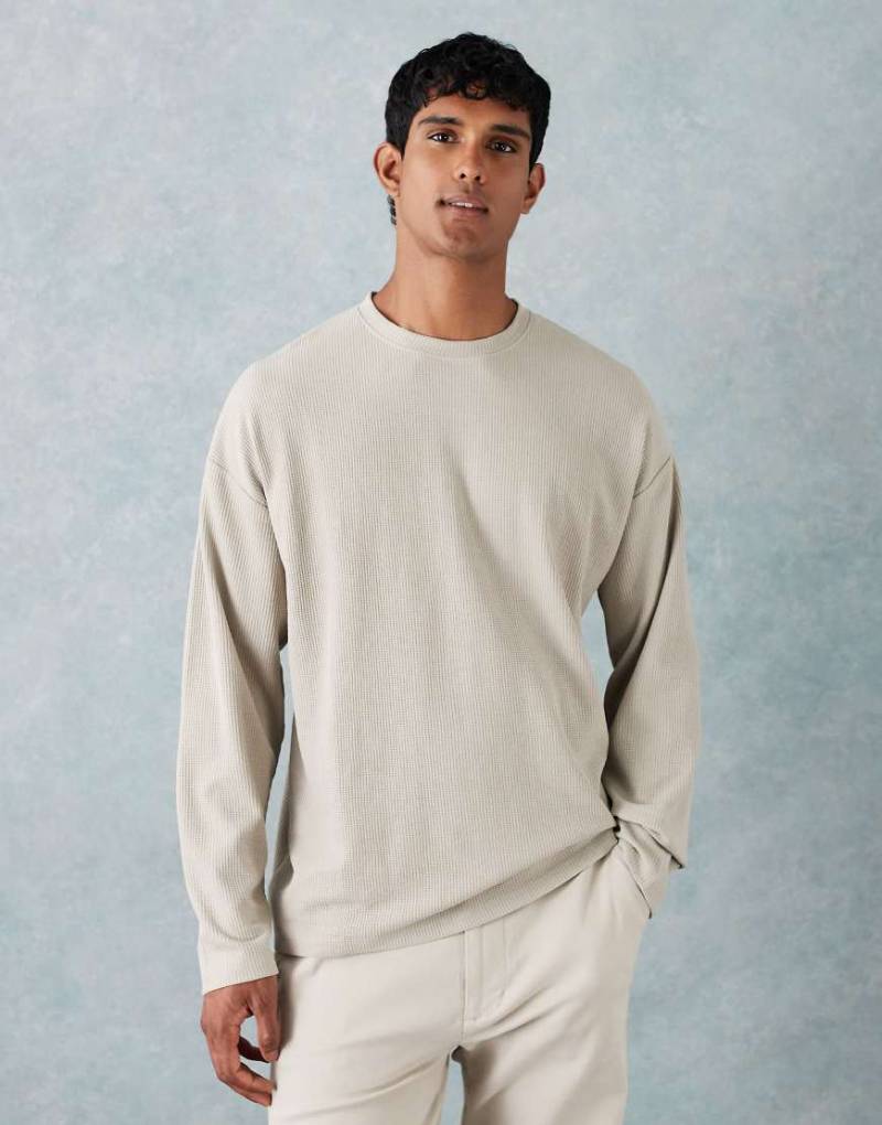 New Look - Langärmliges T-Shirt in Steinbeige mit Waffelstruktur-Neutral von New Look