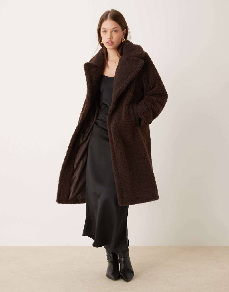 New Look - Langer Teddymantel in Schokobraun von New Look