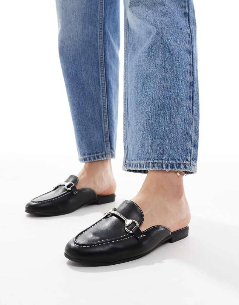 New Look - Loafer in Schwarz mit Trensenverzierung und offener Ferse von New Look