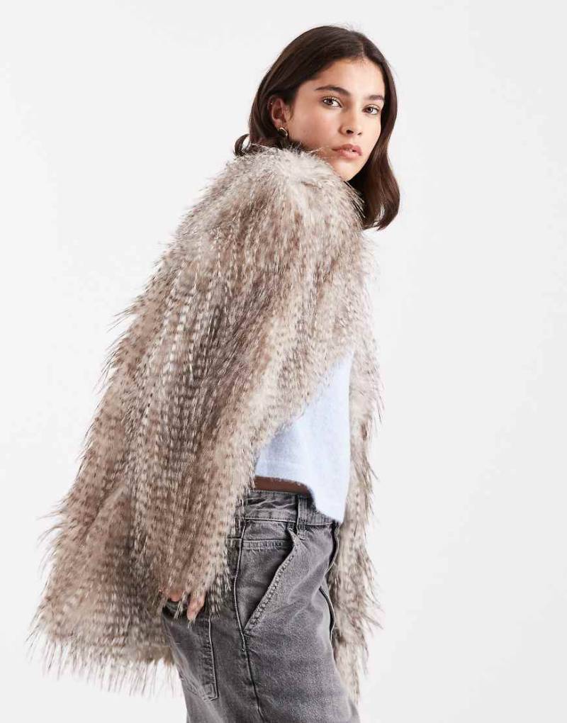 New Look - Mantel aus Kunstpelz in Weiß von New Look