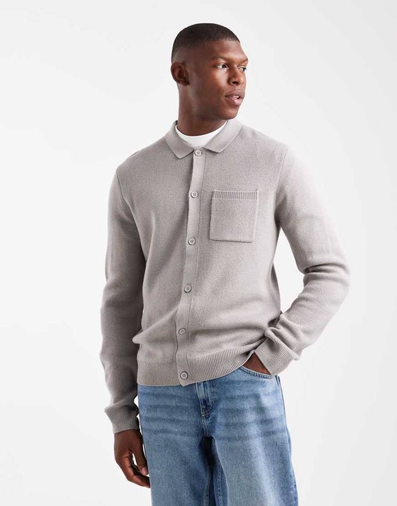 New Look - Strickjacke in Hellgrau mit durchgehender Knopfleiste von New Look