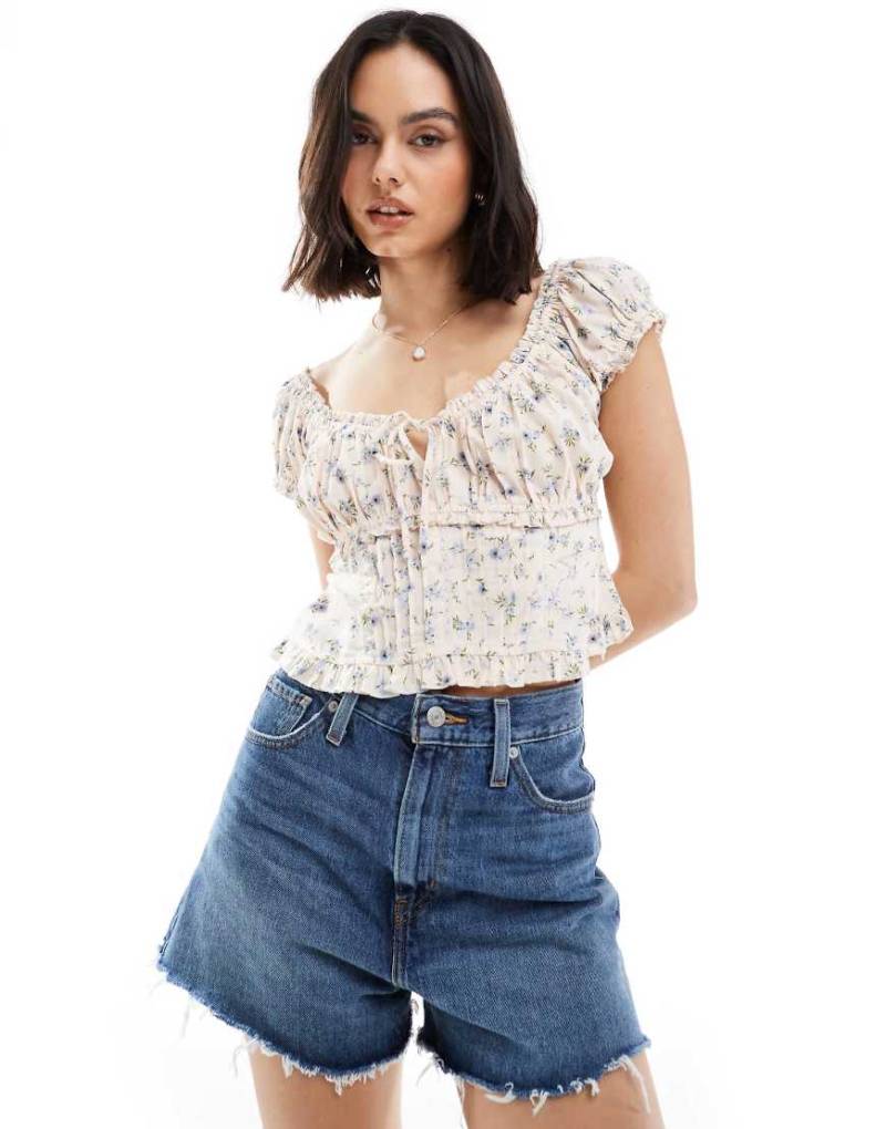 New Look - Milchmädchen-Oberteil mit Bindebändern vorne, Biesen und Blumenmuster-Weiß von New Look