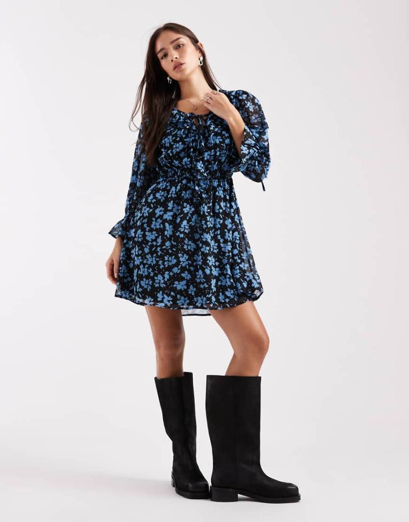 New Look - Minikleid aus Chiffon in Blau geblümt mit Rüschen von New Look